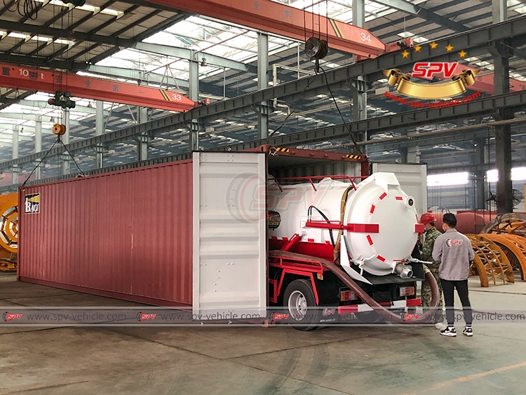 4,000 Litres Sewer Vacuum Truck ISUZU - Loading 02 4,000 Litres Sewer Vacuum Truck ISUZU - Loading 02